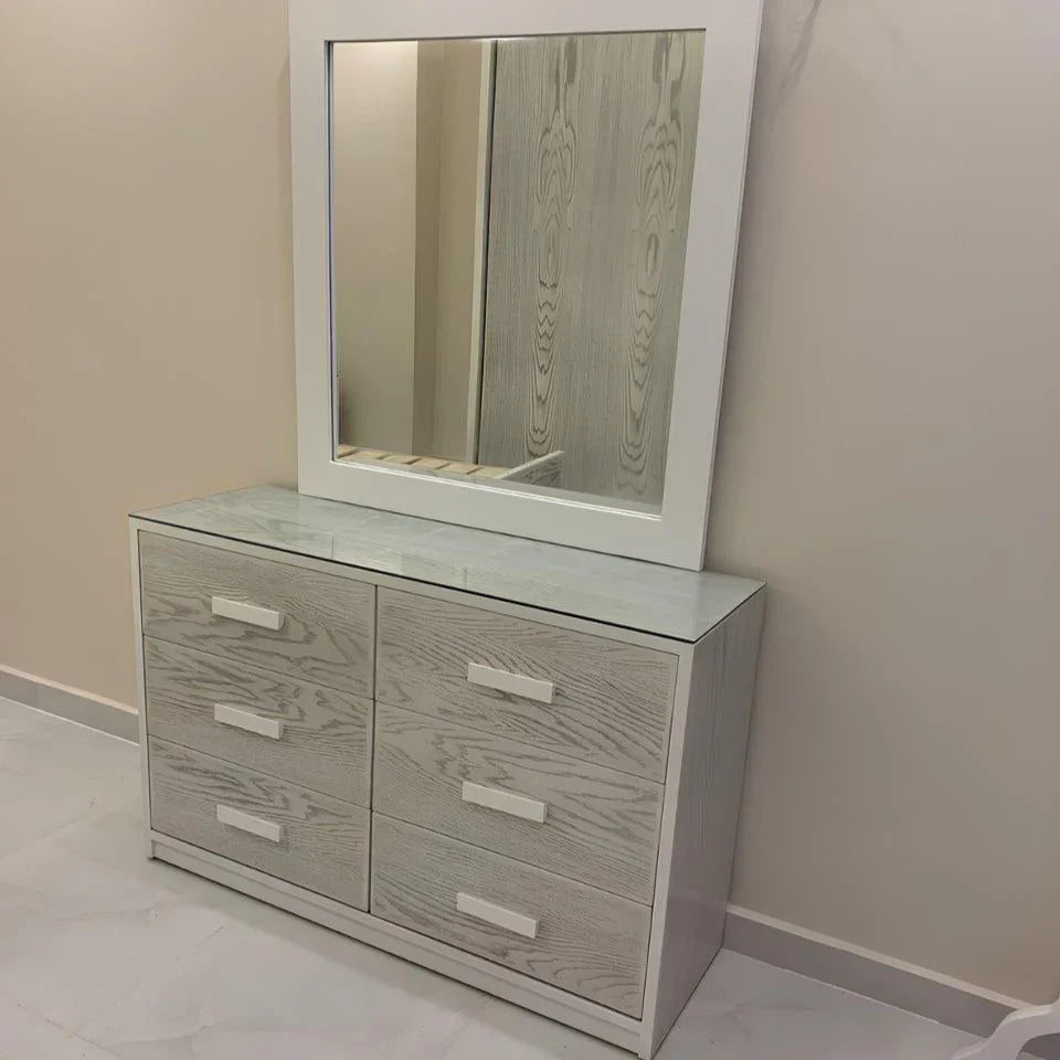 طاولة زينة | رمادي وأبيض | ١٨٠ × ١١٠ × ٤٠ | DT ٤٧